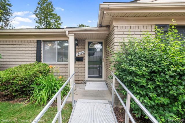 26596 Franklin Pointe Drive, Southfield, MI 48034