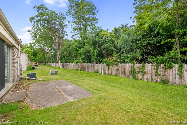 26596 Franklin Pointe Drive, Southfield, MI 48034