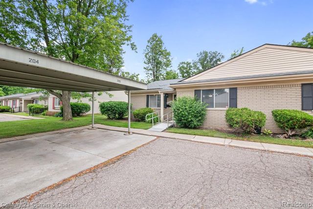 26596 Franklin Pointe Drive, Southfield, MI 48034