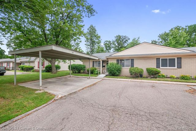 26596 Franklin Pointe Drive, Southfield, MI 48034