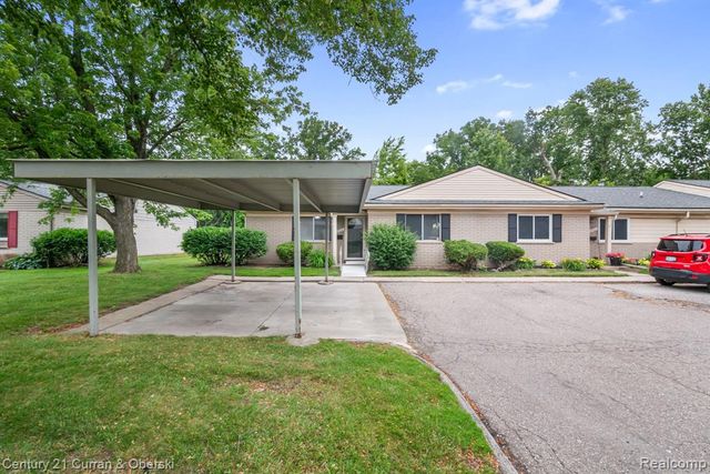 26596 Franklin Pointe Drive, Southfield, MI 48034