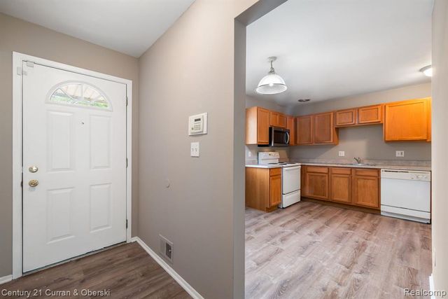 26596 Franklin Pointe Drive, Southfield, MI 48034
