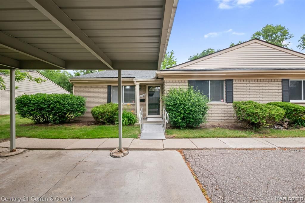 26596 Franklin Pointe Drive, Southfield, MI 48034
