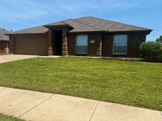 1401 Columbia Drive, Midlothian, TX 76065