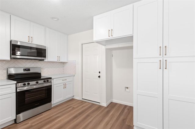 907 Avenue B, Sweeny, TX 77480