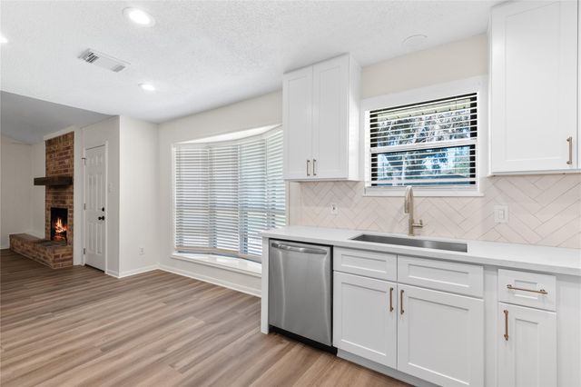 907 Avenue B, Sweeny, TX 77480