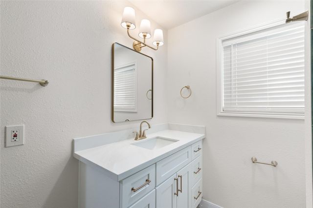 907 Avenue B, Sweeny, TX 77480