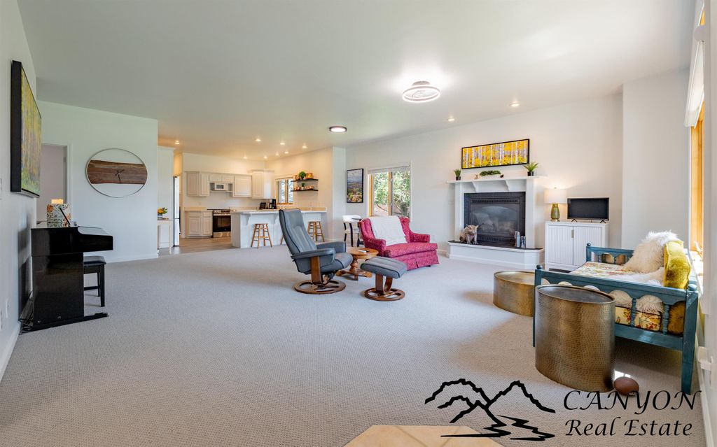 2307 Cougar Ave, Cody, WY 82414 photo 2