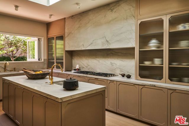 1862 Loma Vista Drive, Beverly Hills, CA 90210