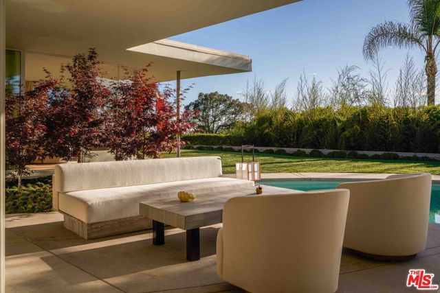 1862 Loma Vista Drive, Beverly Hills, CA 90210
