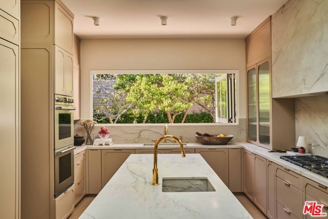 1862 Loma Vista Drive, Beverly Hills, CA 90210