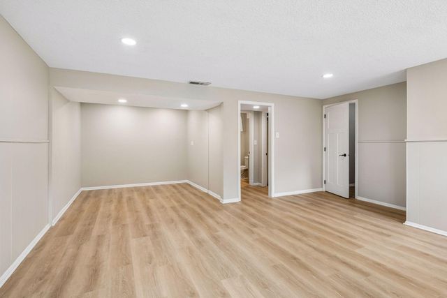 3216 W 85th Street, Bloomington, MN 55431
