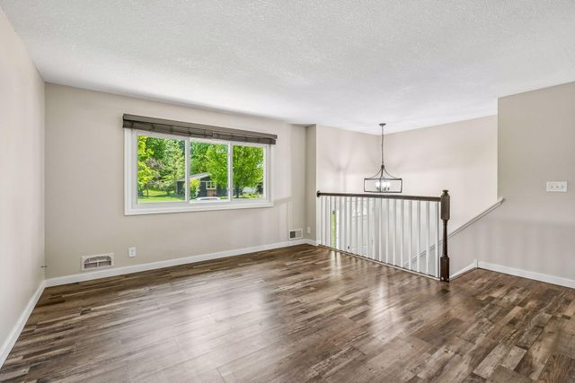 3216 W 85th Street, Bloomington, MN 55431