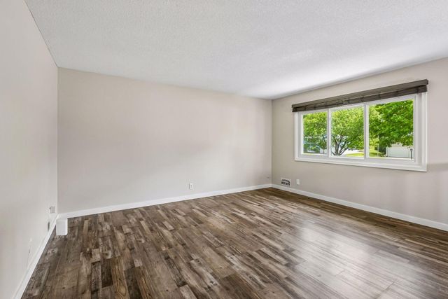 3216 W 85th Street, Bloomington, MN 55431