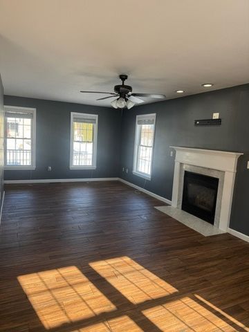 22 Derby Lane, Cranston, RI 02921