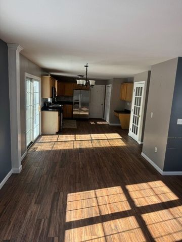 22 Derby Lane, Cranston, RI 02921