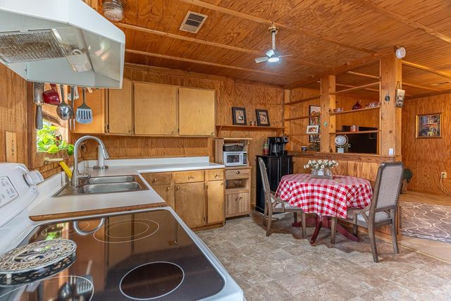 5517 Pacific Rd, Jonesboro, AR 72401