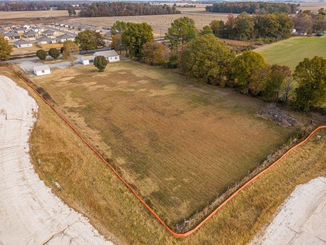 5517 Pacific Rd, Jonesboro, AR 72401