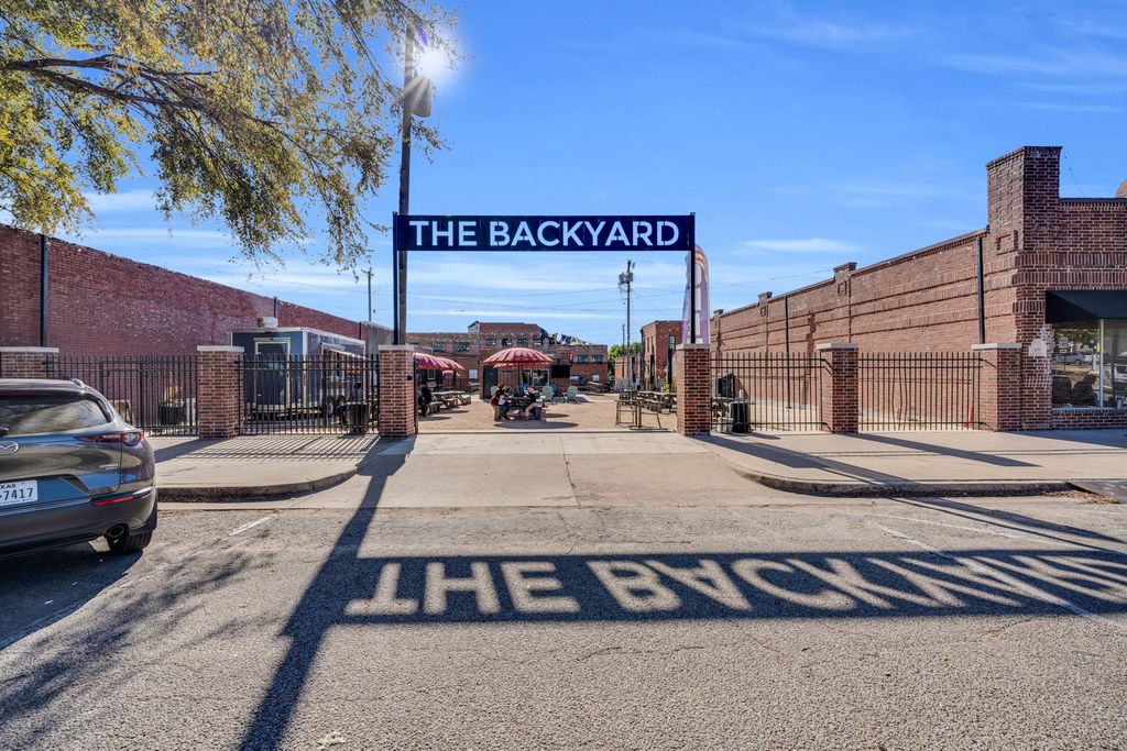 115 Main Street, Ennis, TX 75119