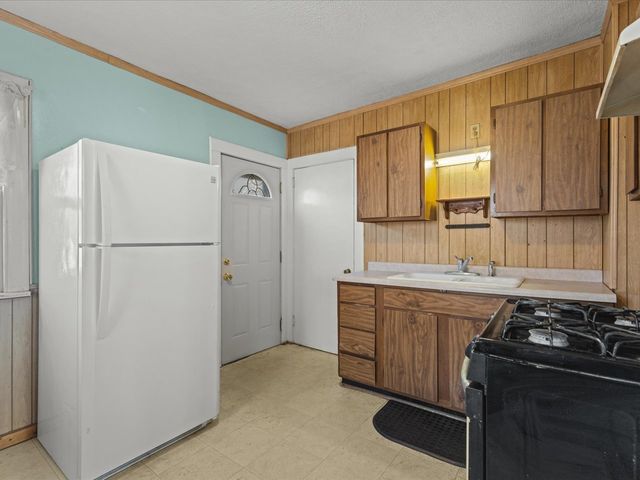 2710 Kinsey Street, Rockford, IL 61109