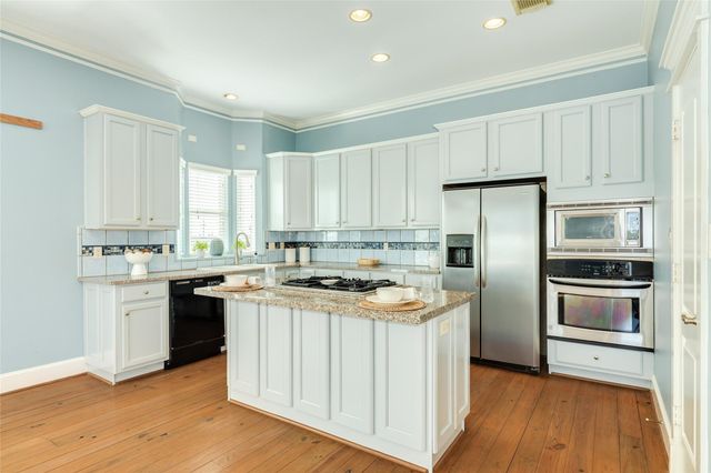 8407 Teichman Road, Galveston, TX 77554