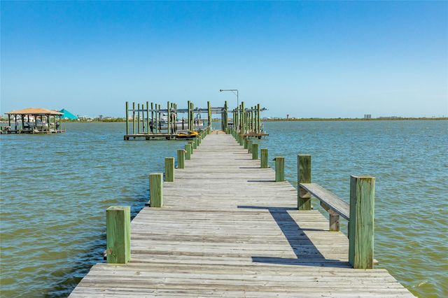 8407 Teichman Road, Galveston, TX 77554