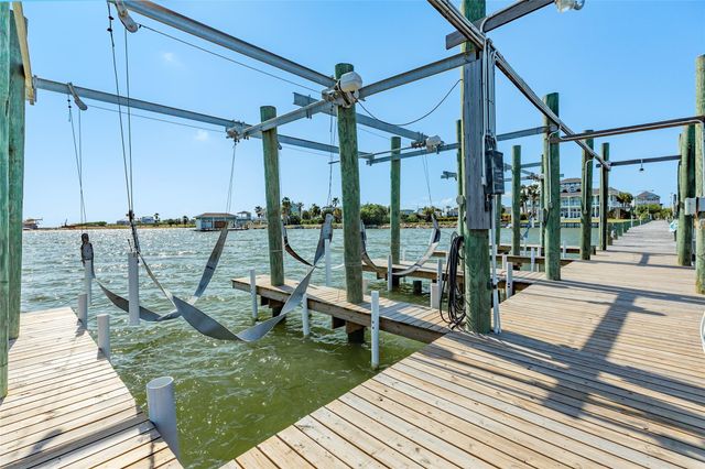 8407 Teichman Road, Galveston, TX 77554