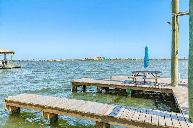 8407 Teichman Road, Galveston, TX 77554