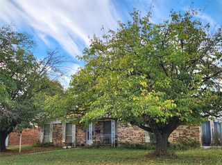 609 Douglas Street, Burleson, TX 76028