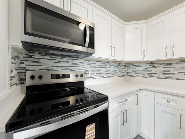 111 N FAIRFAX AVENUE, Winter Springs, FL 32708