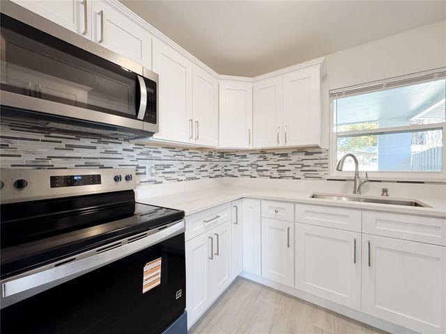 111 N FAIRFAX AVENUE, Winter Springs, FL 32708