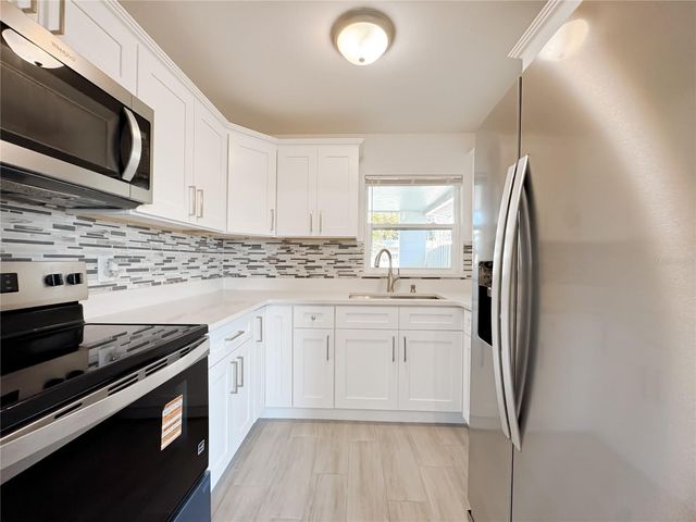 111 N FAIRFAX AVENUE, Winter Springs, FL 32708