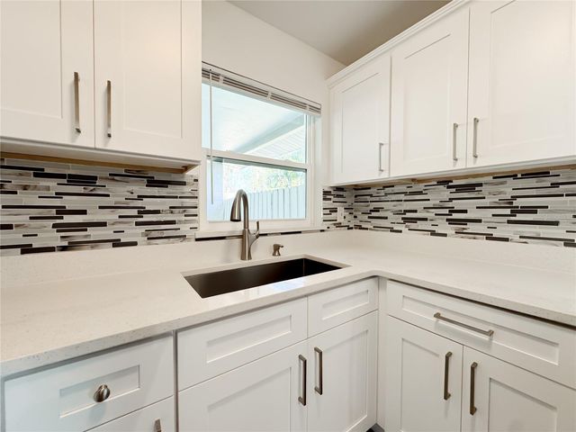 111 N FAIRFAX AVENUE, Winter Springs, FL 32708