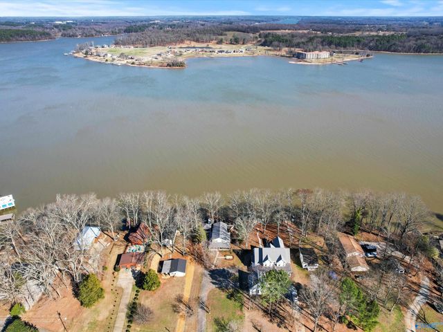 186 Bluff Drive, Rogersville, AL 35652