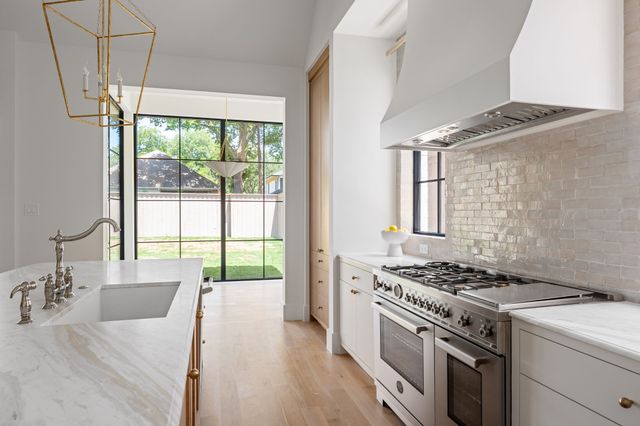 9027 Daytonia Avenue, Dallas, TX 75218