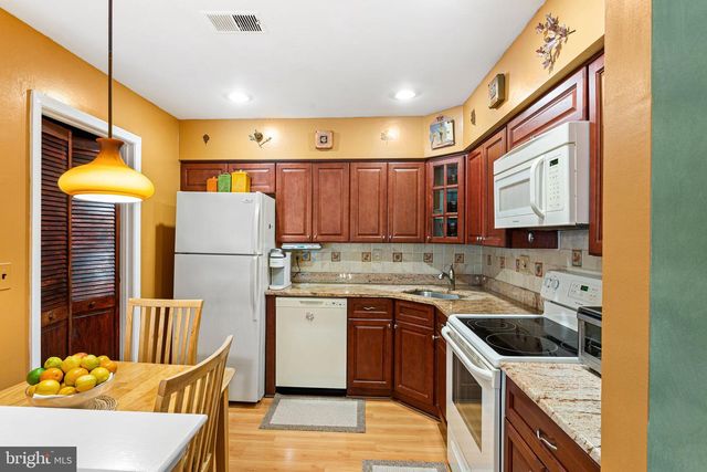 84-B W BLUEBELL LN, Mount Laurel, NJ 08054