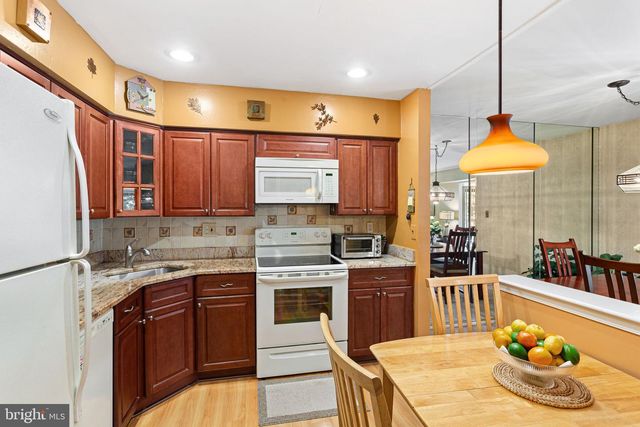 84-B W BLUEBELL LN, Mount Laurel, NJ 08054