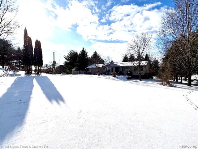 1051 N Lake George Road, Attica, MI 48412