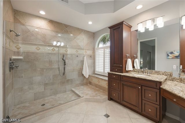 1505 Clermont DR B202, Naples, FL 34109