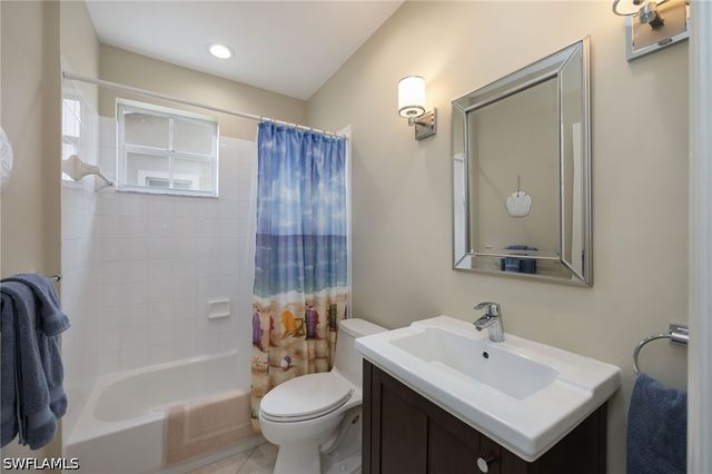 1505 Clermont DR B202, Naples, FL 34109