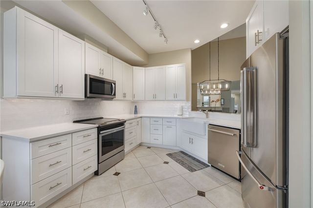 1505 Clermont DR B202, Naples, FL 34109