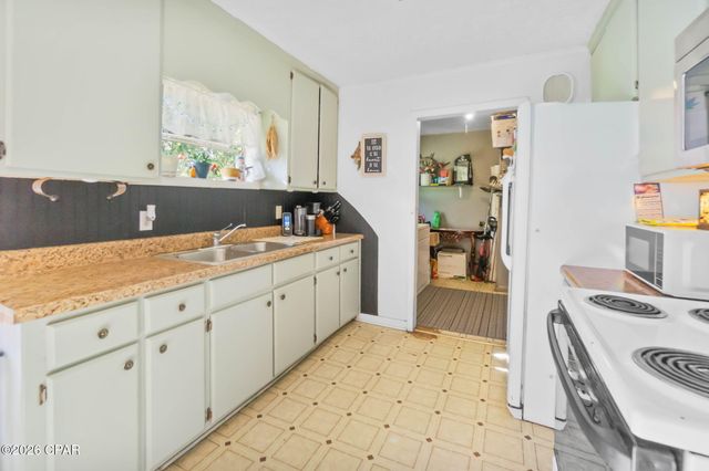 1222 Campbellton Avenue, Chipley, FL 32428