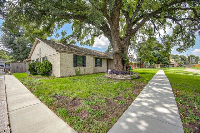 2117 Willow Wisp Drive, Seabrook, TX 77586