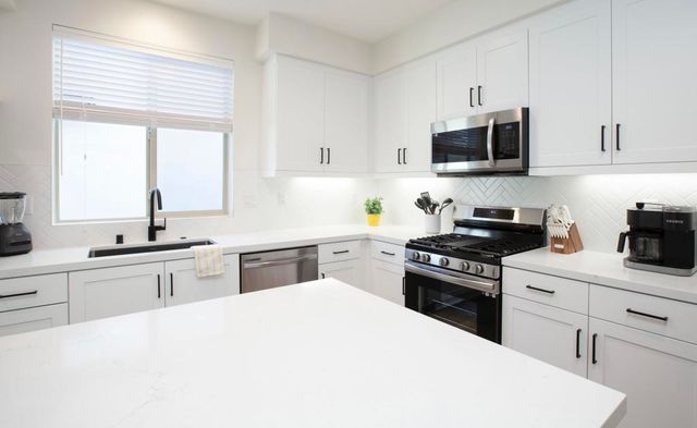 80215 Whisper Rock Way, La Quinta, CA 92253