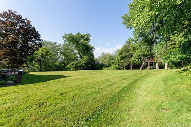 52 Lake Road, Katonah, NY 10536