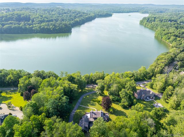 52 Lake Road, Katonah, NY 10536