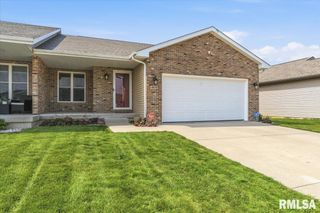 4810 CHESTNUT Drive, Springfield, IL 62711