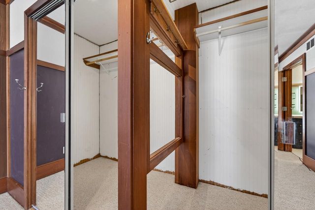 998 E Newark DRIVE, West Bend, WI 53090