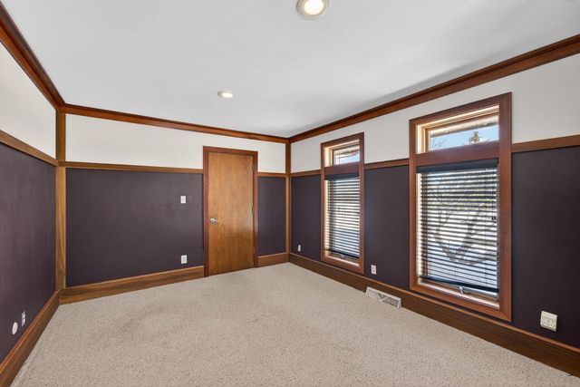 998 E Newark DRIVE, West Bend, WI 53090