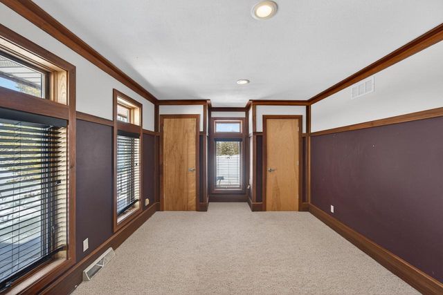 998 E Newark DRIVE, West Bend, WI 53090